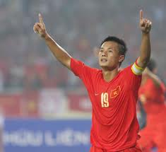Thành Lương vượt thử thách trên sân cỏ nhân tạo